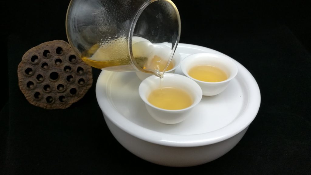 Oolong tea being poured in cups